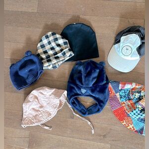 Hats lot 6-12 mo (Gap, H&M, Carter’s, Kombi)